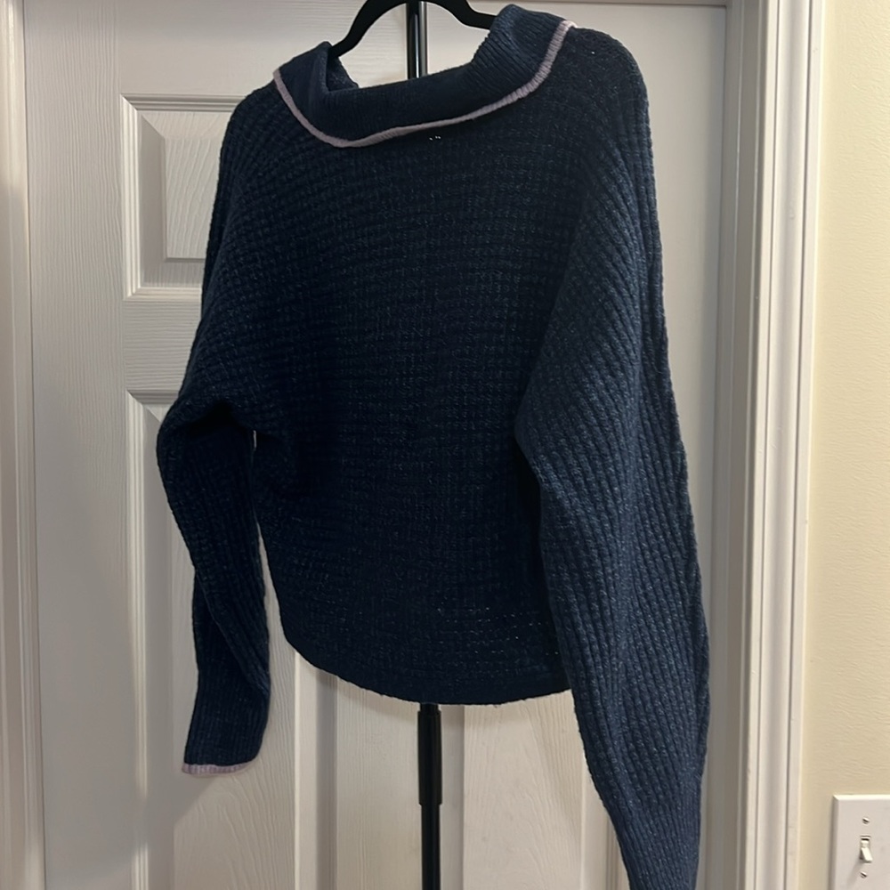 SO navy pullover crop sweater size medium. NWT - Picture 2 of 4